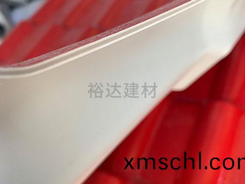 普(pu)通料四層(ceng)樹(shu)脂(zhi)瓦