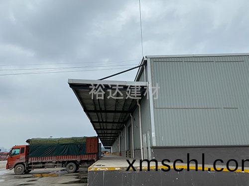 鋼結(jie)構(gou)簡易棚(peng)